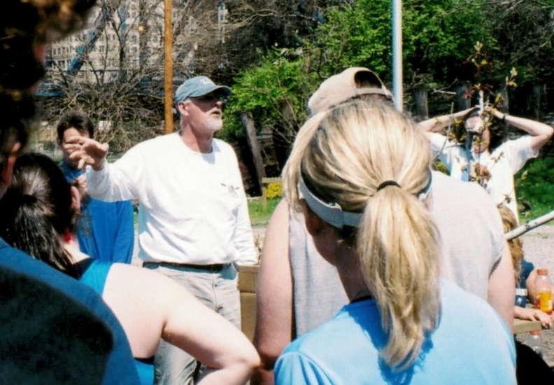 Tim talking to the troops - 2006 Alumni Regatta.jpg